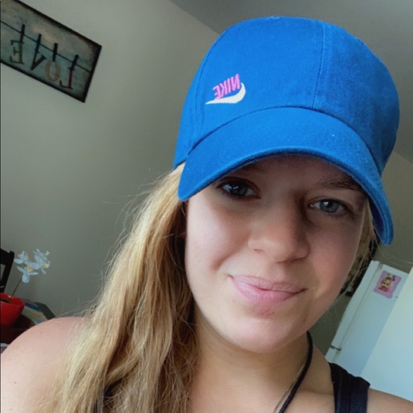 Meet your Posher, Desiree - Picture 1 of 1